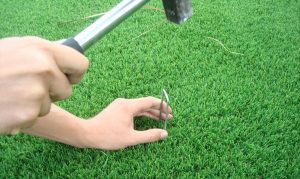 fijacion y acabado césped artificial espacesped